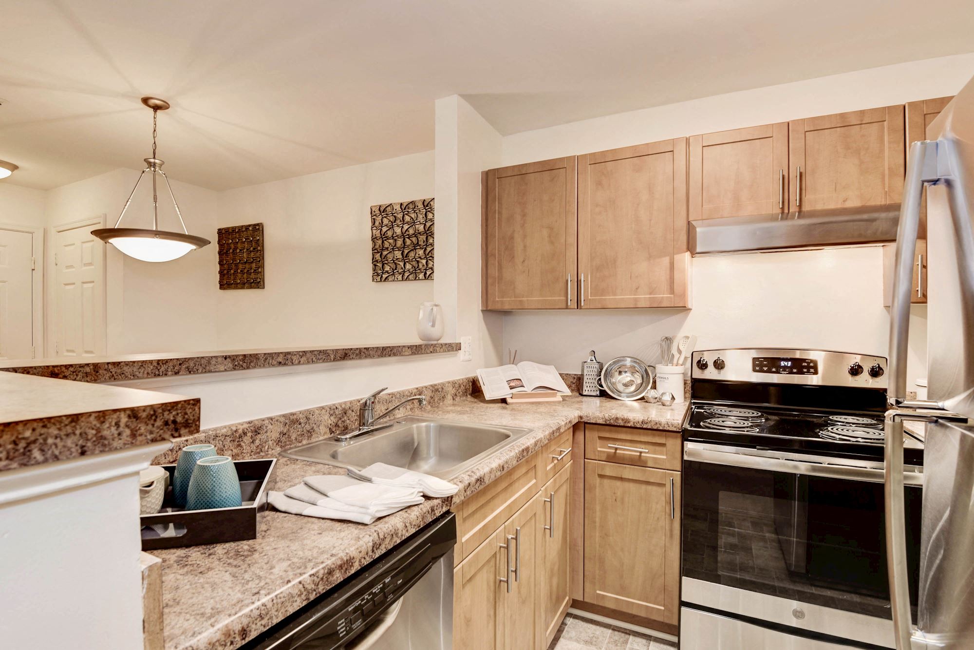 Alexandria, VA Apartments Henley at Kingstowne Apts