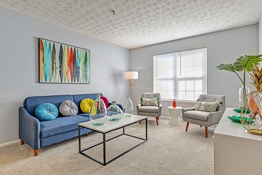 Living room decor at Trinity Lakes Apartments, Columbus, 43228 - Photo Gallery 1