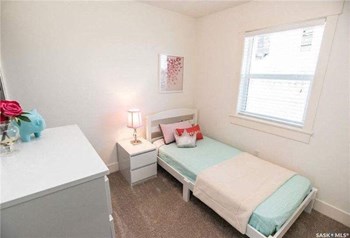 #8-900 St Andrew's Lane 1 Bed House for Rent - Photo Gallery 2