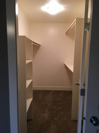#4-426 Snead Crescent 3 Beds House for Rent - Photo Gallery 3