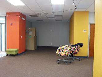 Sitting-Area Seating area in Hoffman Hotel Apartments with artwork - Photo Gallery