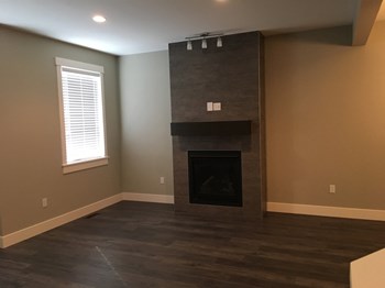 #206-3220 11th Street 3 Beds House for Rent - Photo Gallery 6