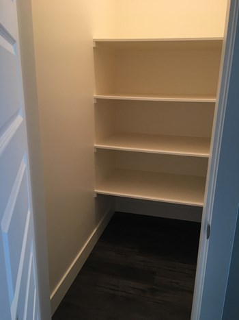 #206-3220 11th Street 3 Beds House for Rent - Photo Gallery 4
