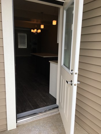 #208-3220 11th Street 3 Beds House for Rent - Photo Gallery 3