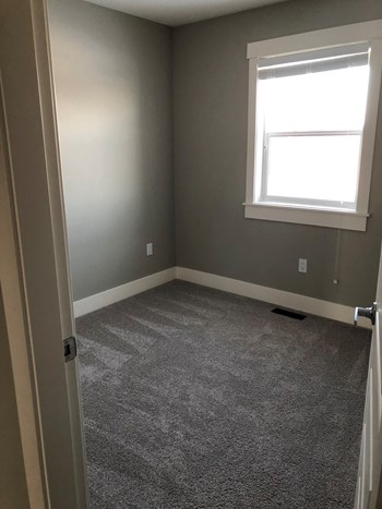 #208-3220 11th Street 3 Beds House for Rent - Photo Gallery 4