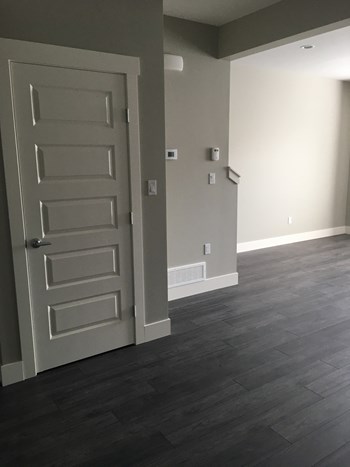 #212-3220 11th Street 3 Beds House for Rent - Photo Gallery 4
