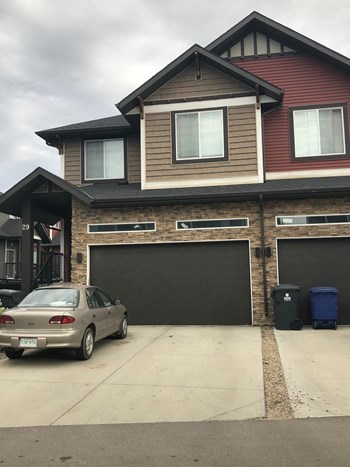 #29-800 St Andrew's Lane 3 Beds House for Rent