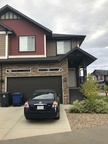 #30-800 St Andrew's Lane 3 Beds House for Rent