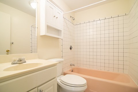 Hallmark Northwood - Apartments in Lowell, MA