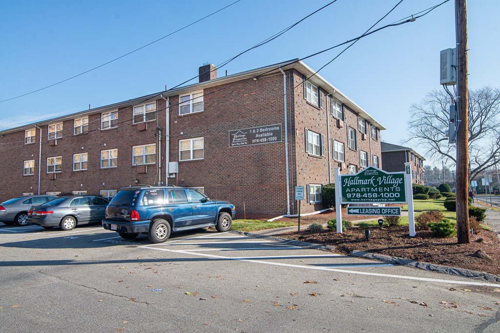 Hallmark Northwood - Apartments in Lowell, MA