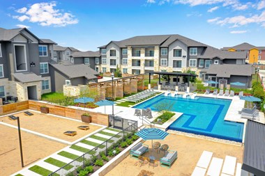 altair-tech-ridge-luxury-apartments-pool
