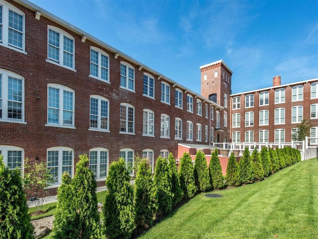 the building in which the hotel is located