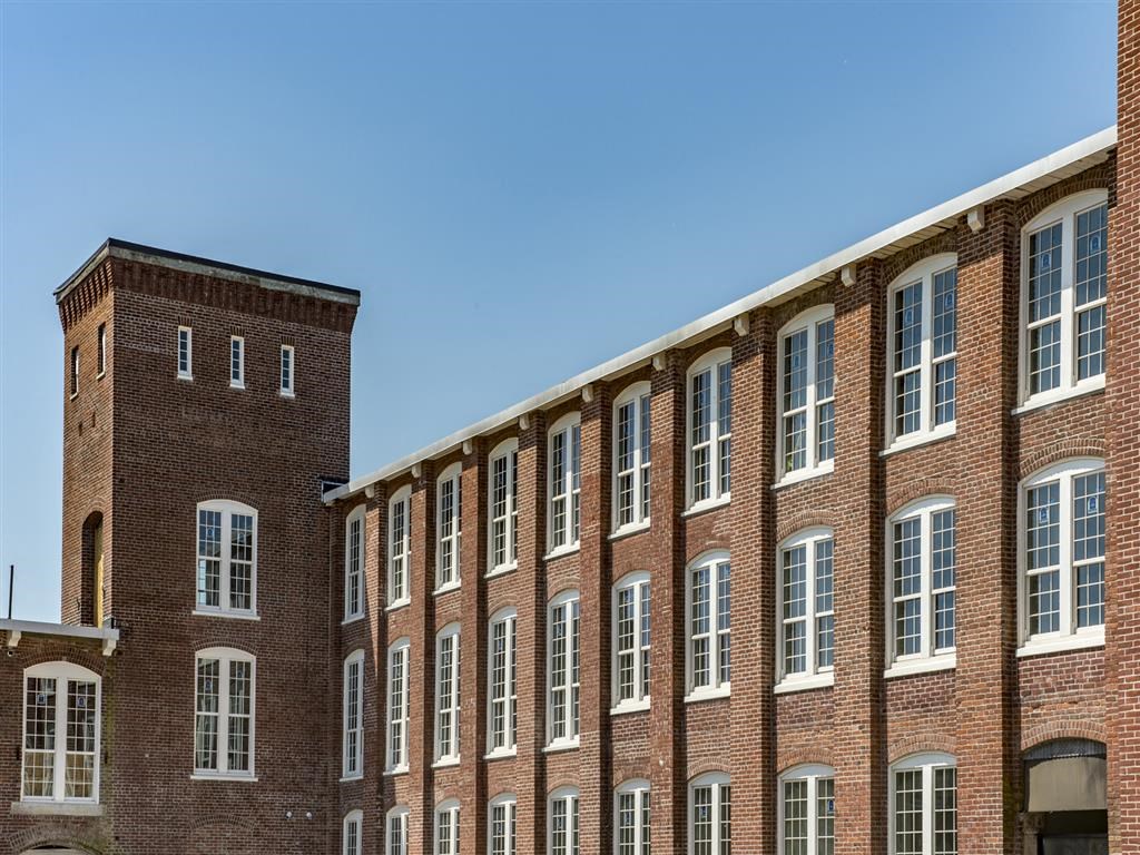 the building in which the hotel is located