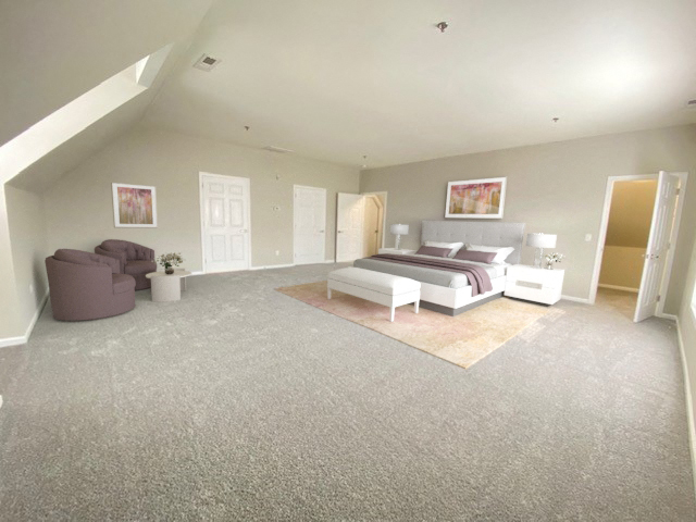 Very spacious main bedroom