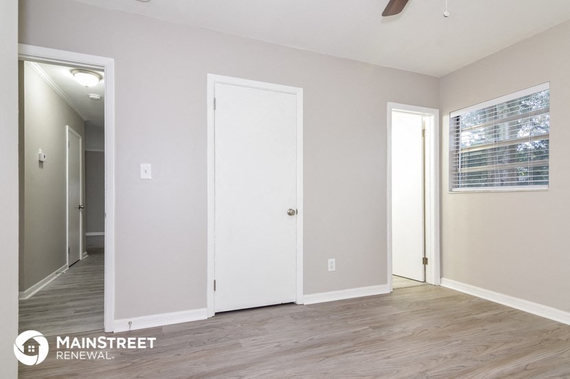 the living room is clean and ready to be staged