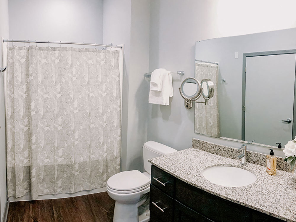 Modern Bathroom Fittings at The Ivy at Berlin Place, South Bend, 46601