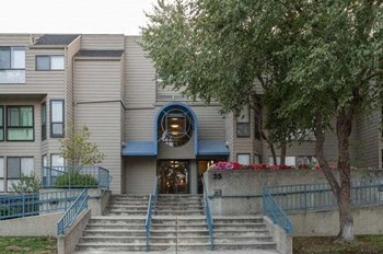 Unit 114 2 Beds Apartment for Rent