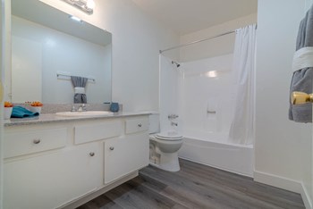 Full bathroom - Photo Gallery 6