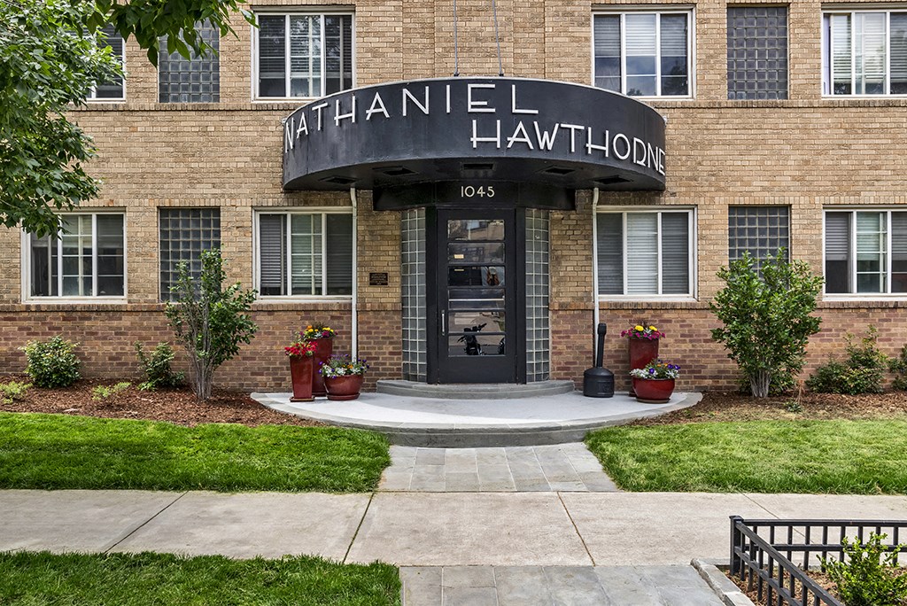 the front entrance of the nathaniel hawthorne building
