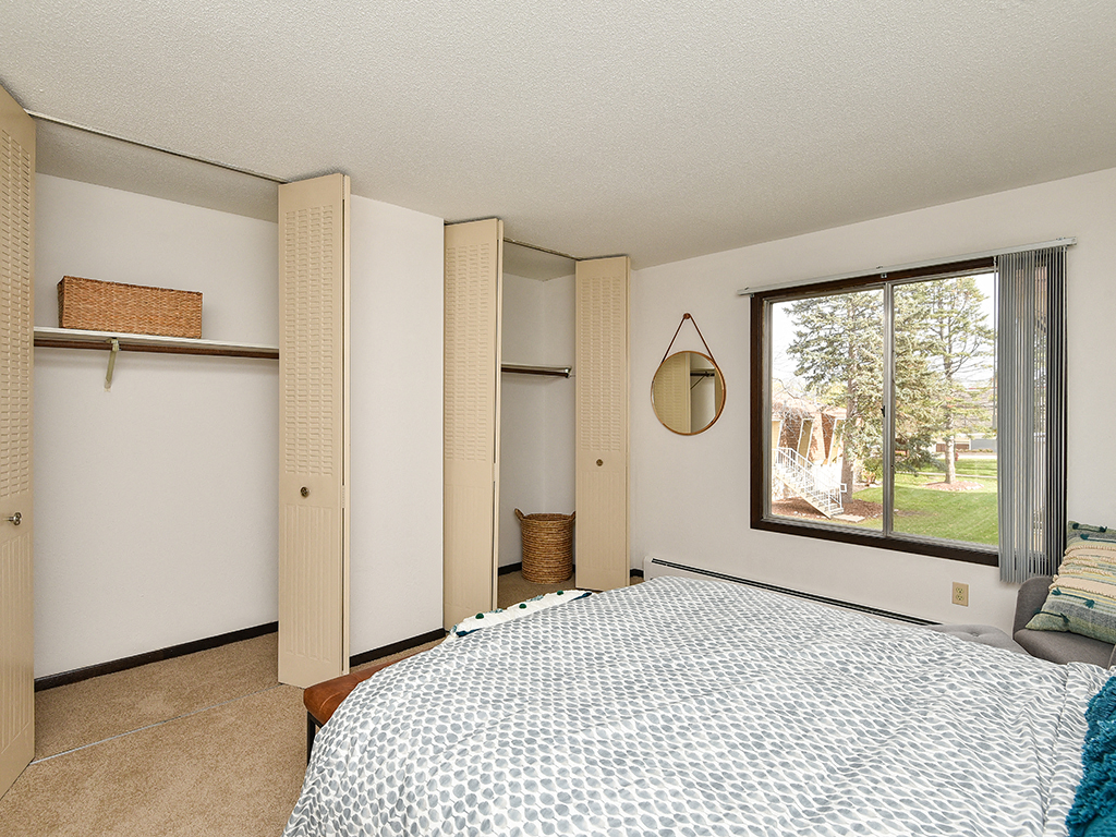 The Pines of Burnsville - Bedroom