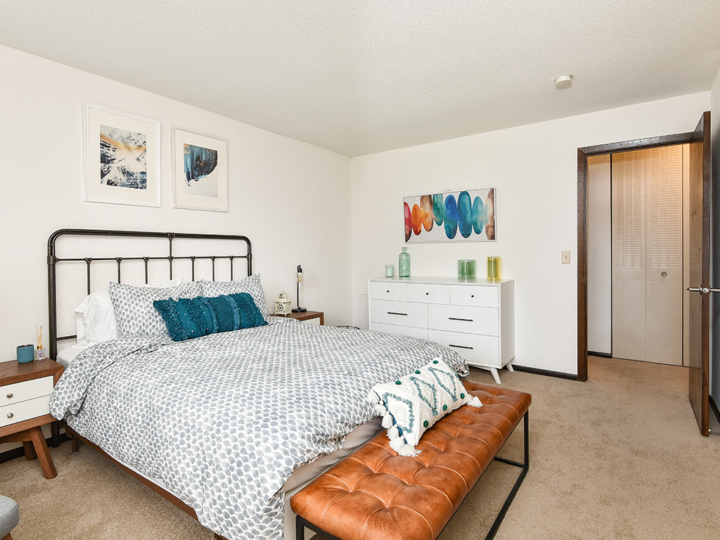 The Pines of Burnsville - Bedroom