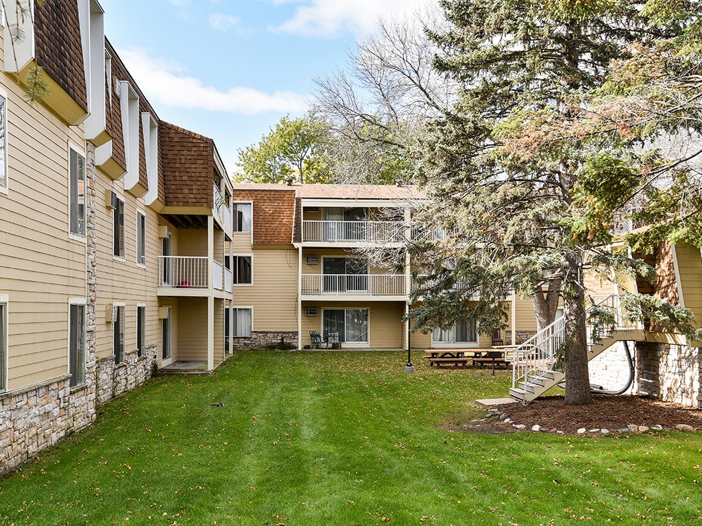 Pines Of Burnsville Apartments, 1024 West Burnsville Pkwy, Burnsville