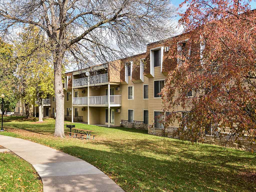 The Pines of Burnsville - Exterior