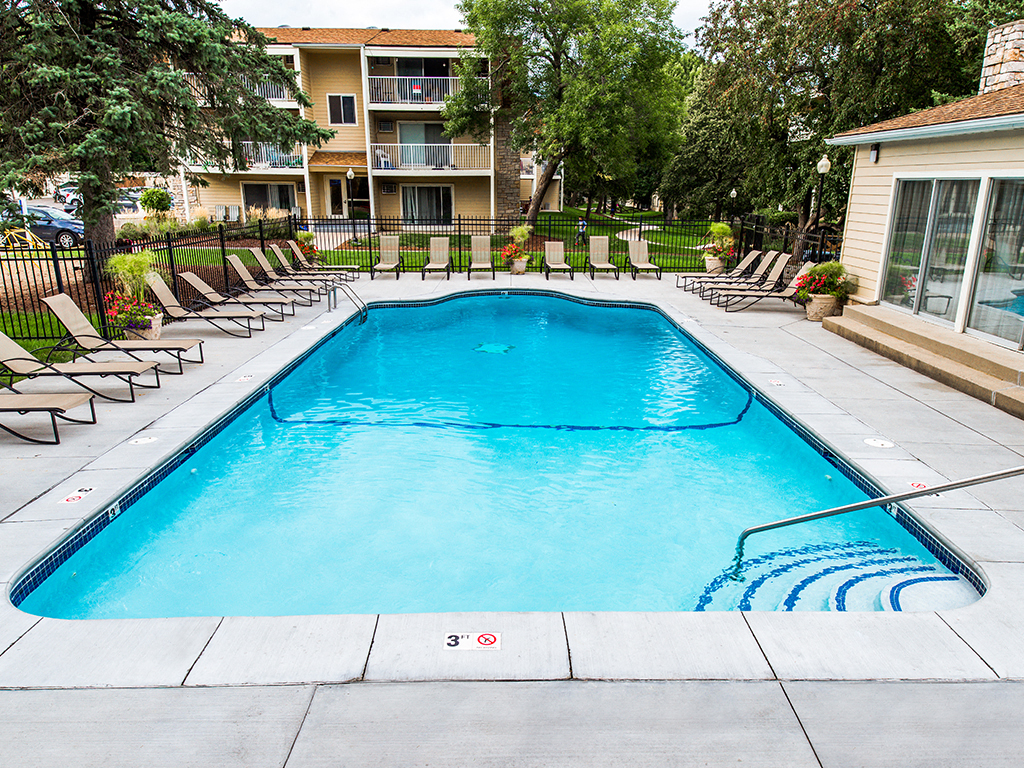 The Pines of Burnsville - Outdoor Pool