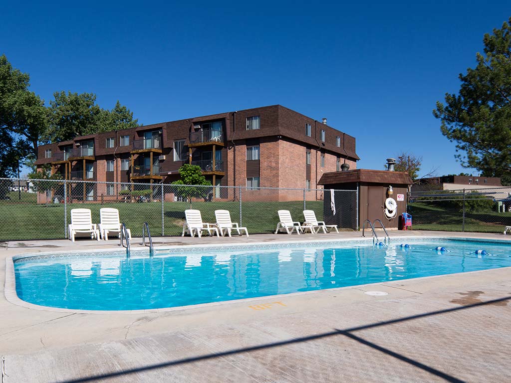Candlewood Apartments - Outdoor Pool