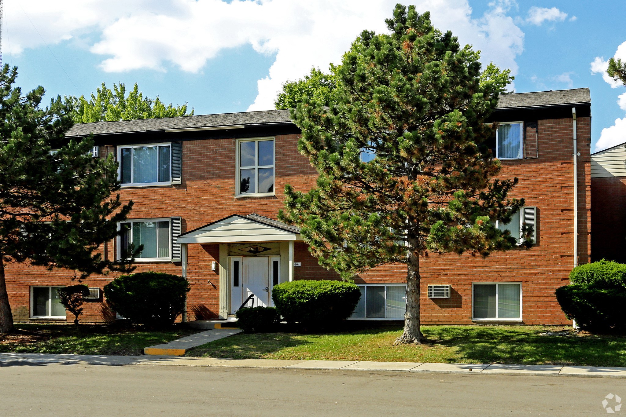 The Loop On Greenfield Apartments, 25500 Greenfield Rd., Oak Park, MI