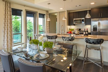 905 Town & Country Blvd. 1-2 Beds Apartment for Rent - Photo Gallery 3