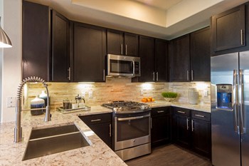905 Town & Country Blvd. 1-2 Beds Apartment for Rent - Photo Gallery 4