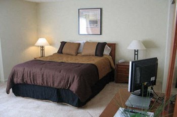 5751 Signal Pointe Drive 1-3 Beds Apartment for Rent - Photo Gallery 6
