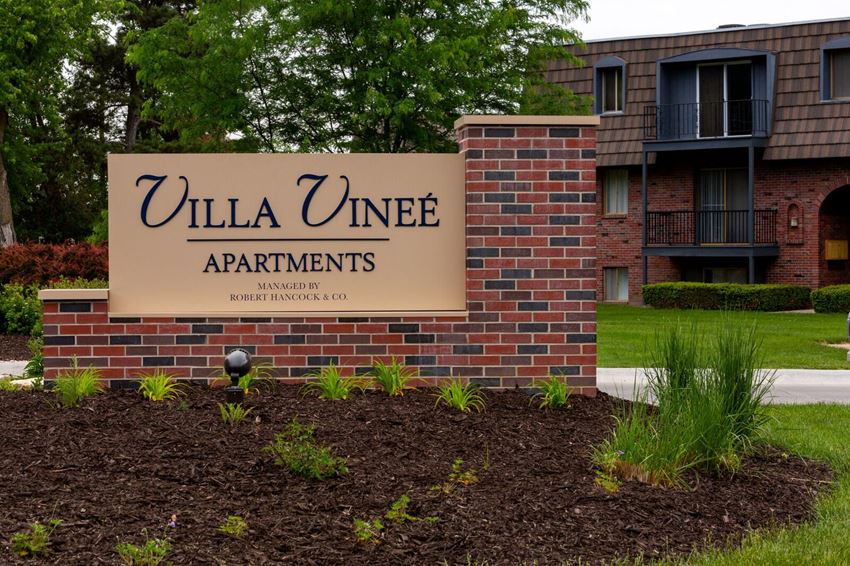 Apartment entrance sign - Photo Gallery 1