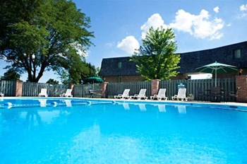 5068 Grover Street 1-2 Beds Apartment for Rent - Photo Gallery 18