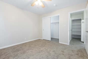 4040 Williams Road 1-3 Beds Apartment for Rent - Photo Gallery 6