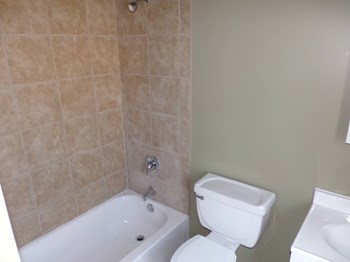 Berthold Apts 2-3 Beds Apartment for Rent - Photo Gallery 11