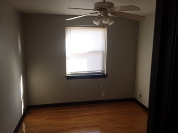 4916-20 Jamieson 1 Bed Apartment for Rent - Photo Gallery 5