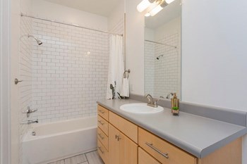 1035 W. Eastland Ave. 1-2 Beds Apartment for Rent - Photo Gallery 14