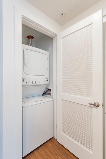 1035 W. Eastland Ave. 1-2 Beds Apartment for Rent - Photo Gallery 15