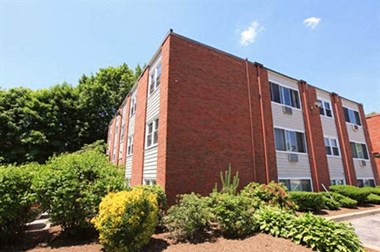 591 Willett Ave 1-2 Beds Apartment for Rent - Photo Gallery 2