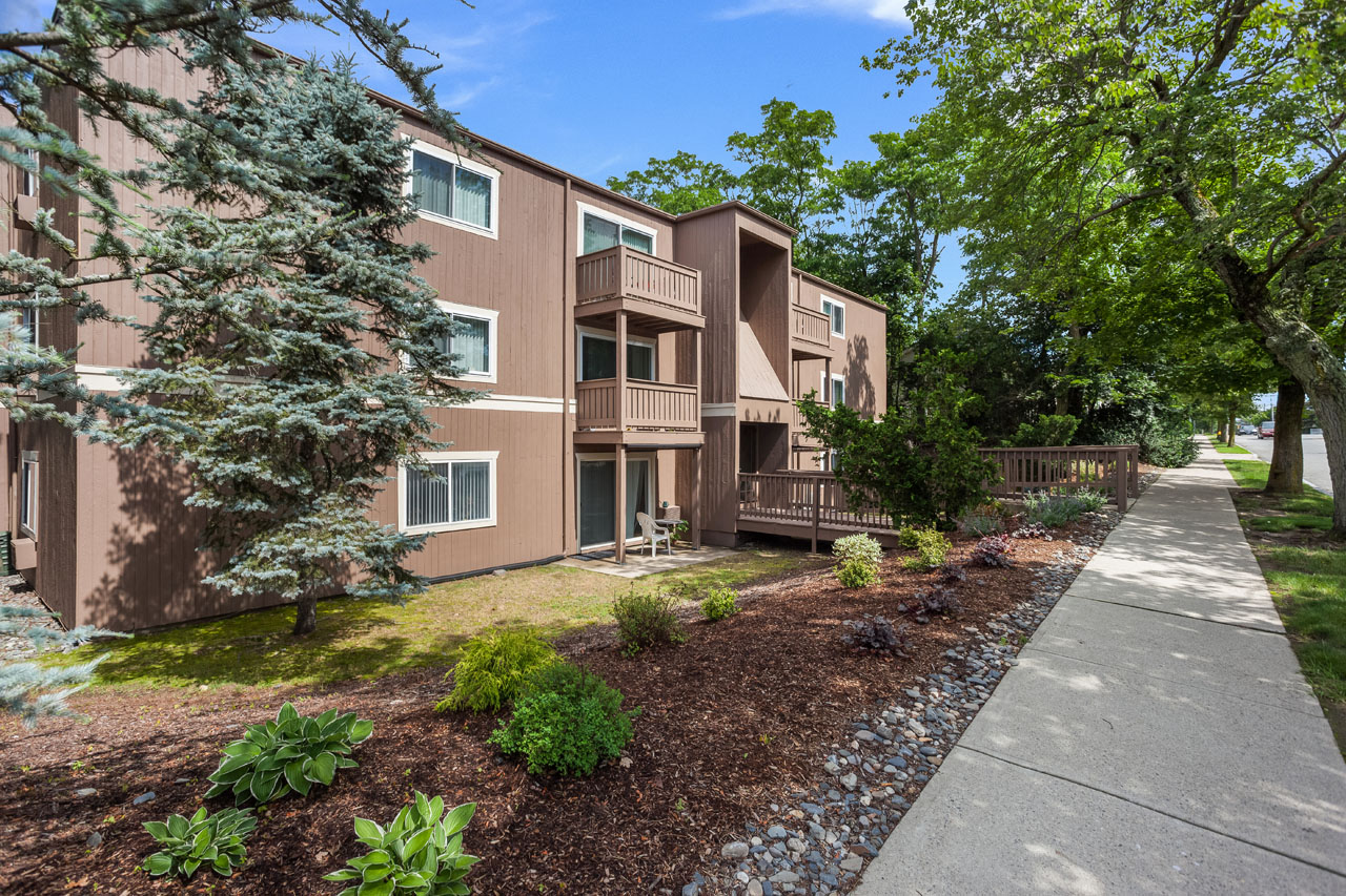 Willowbrook Apartments, 825 Pontiac Ave, Cranston, RI RentCafe
