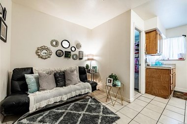 1923 Dallas St 1 Bed Apartment for Rent Photo Gallery 1