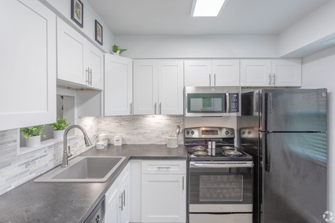 Kitchen Appliances at Townhomes at Galbraith Pointe, Cincinnati, 45231