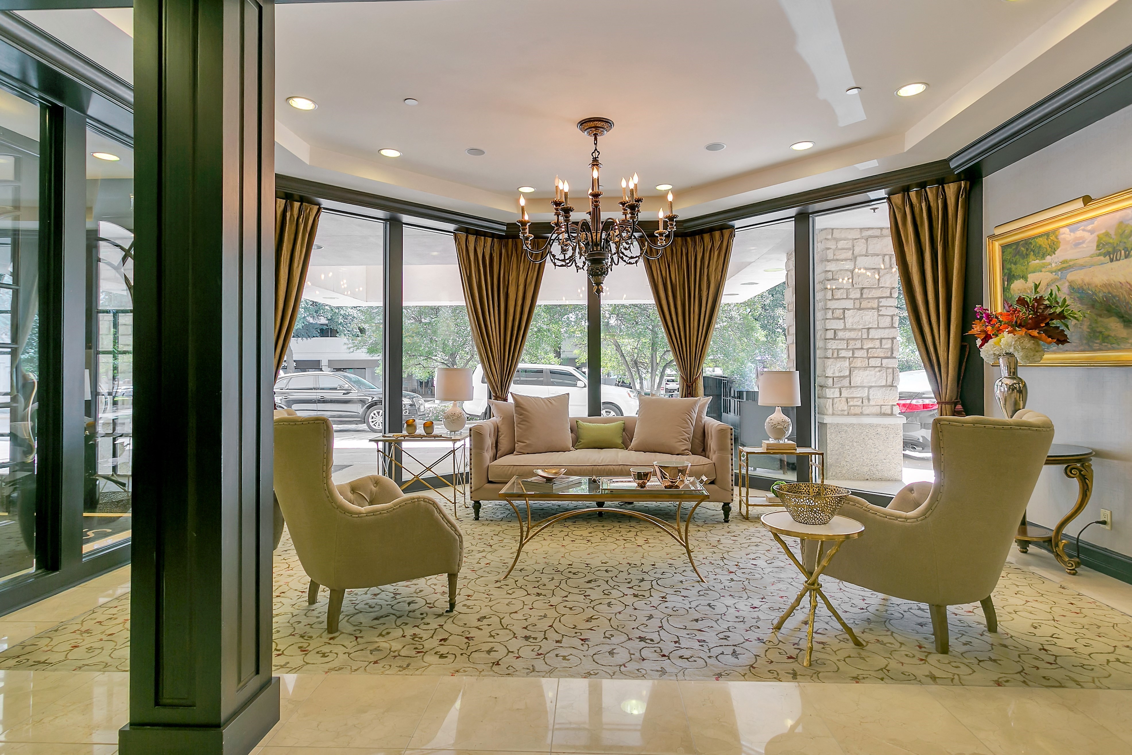 Resident Lounge with Elegant Seating