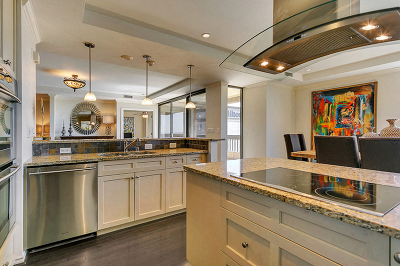 Large chef's kitchen with island