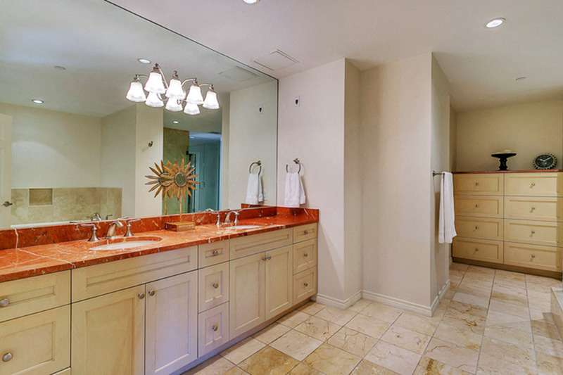 Spacious Bathroom with Duel Vanity