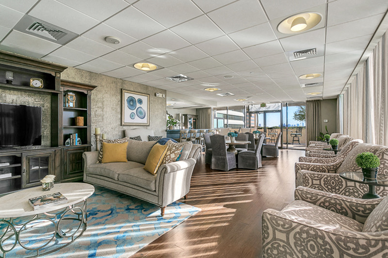 Community Lounge with Complimentary WiFi