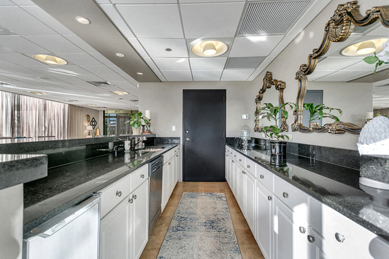 Resident Lounge with Bar Available to Reserve