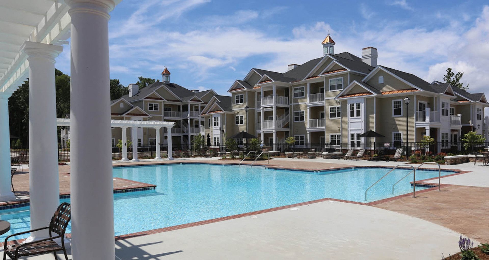 Fenwyck Manor Apartments In Chesapeake Va Fenwyck Manor Apartments Chesapeake Va 23320 Pergola And Swimming Pool